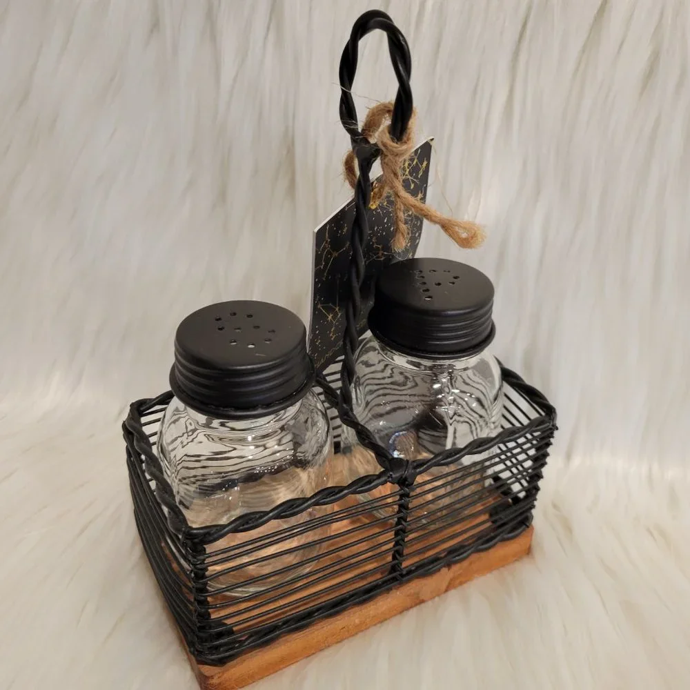 Salt & Pepper Shaker Set